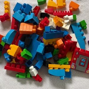 113 pieces mega bloks
